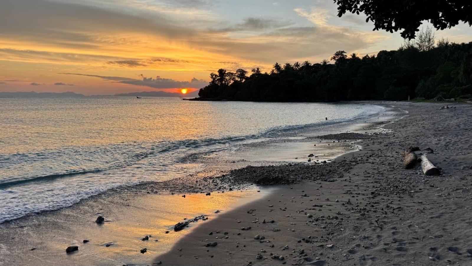 Sunset Beach Resort Weh Sabang  Esterno foto